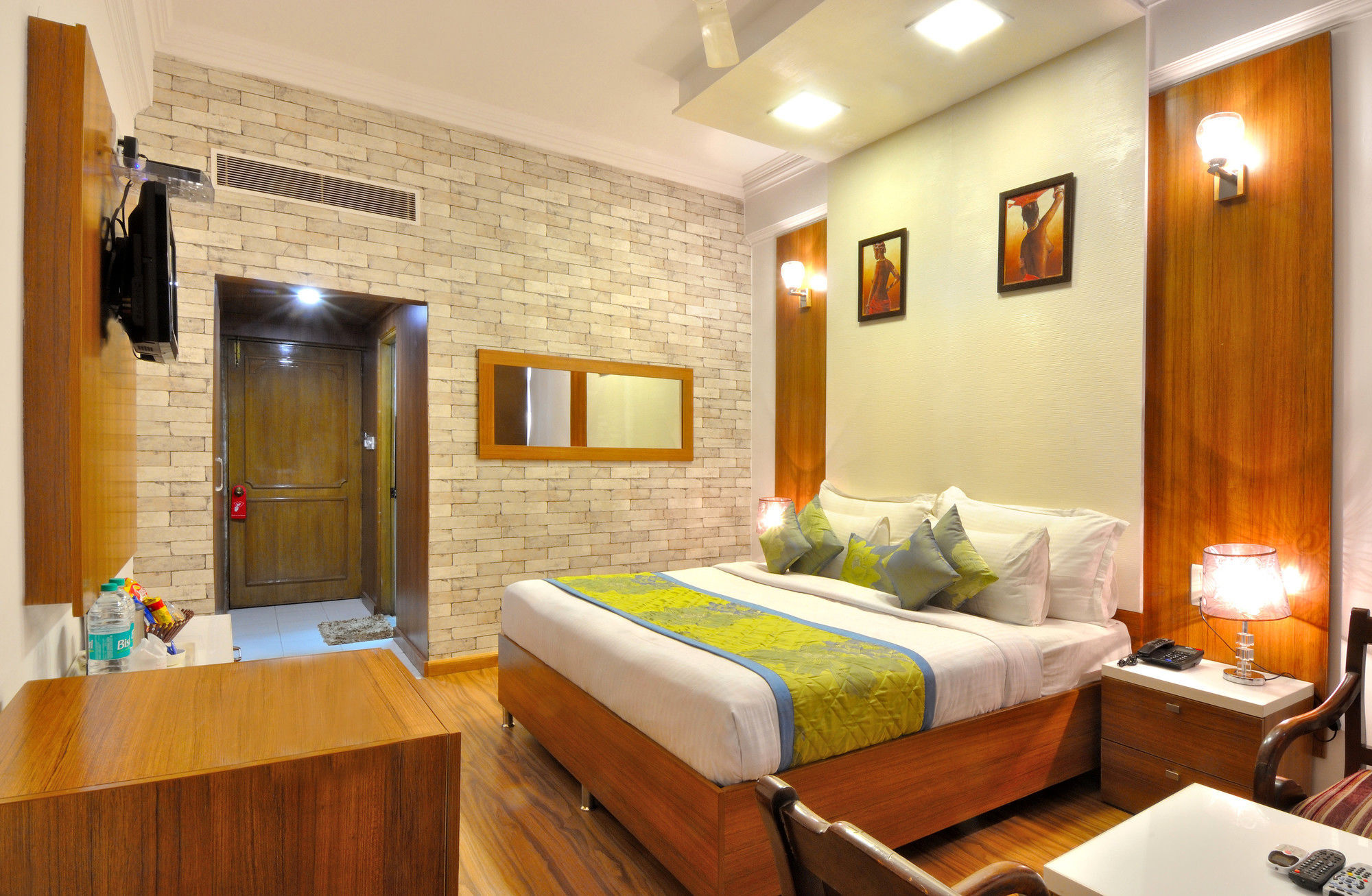 Hotel Solitaire Chandigarh - 10 Mins From Railway Station Экстерьер фото